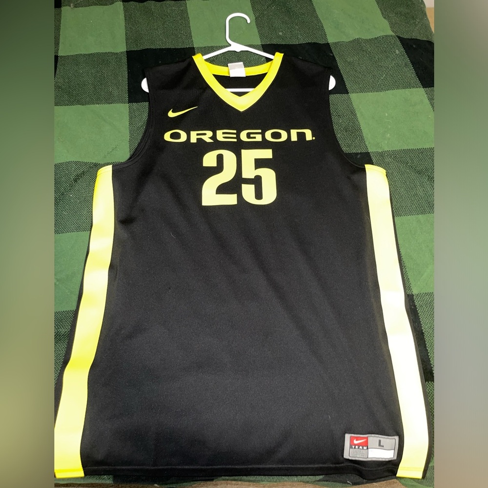 Oregon Ducks basketball jersey
